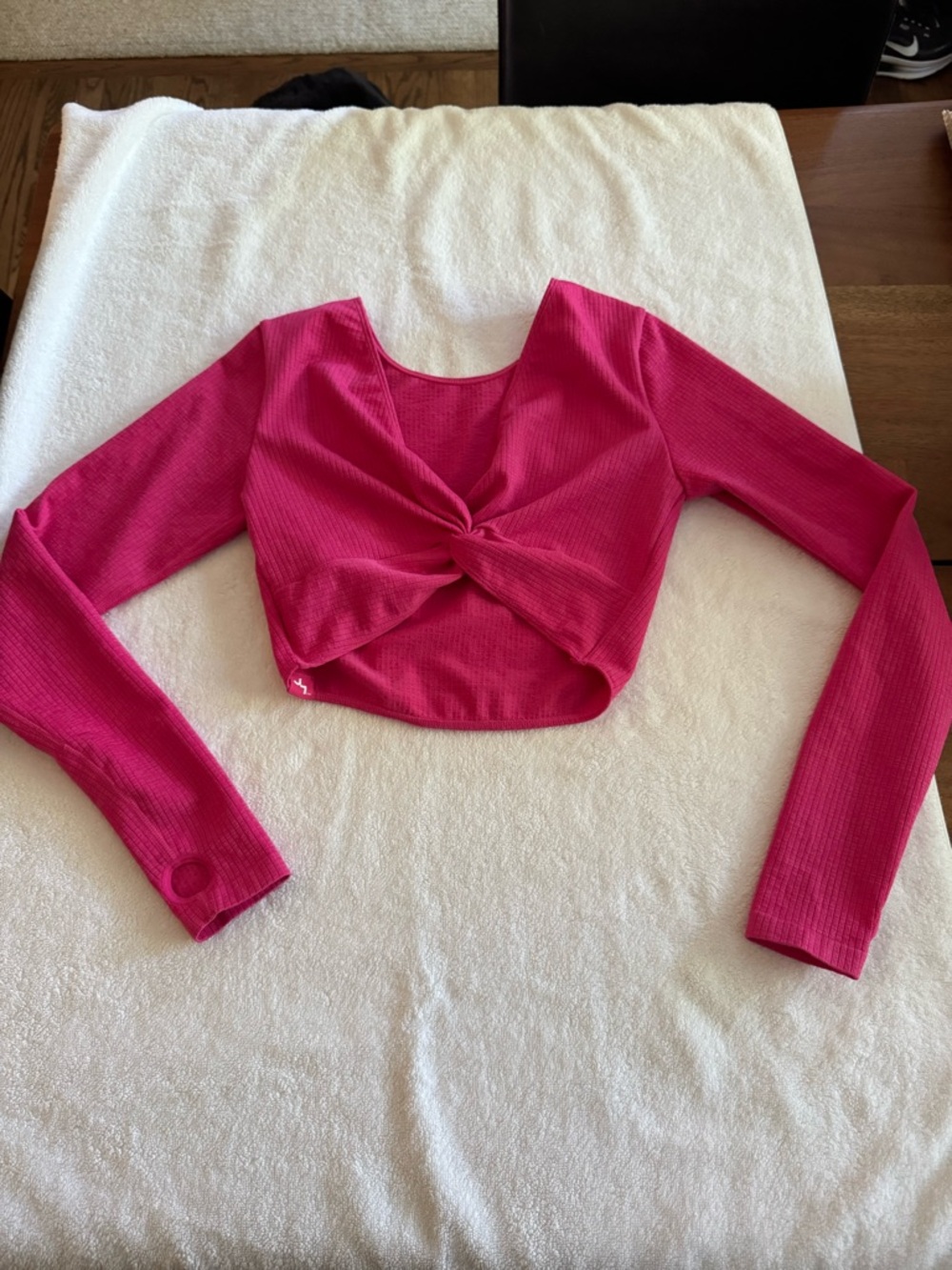 JoyLab Fuchsia Twist-Front Long-Sleeve Crop Top. Great condition.